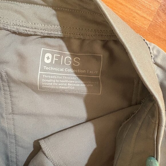 FIGS scrubs - Picture 3 of 3
